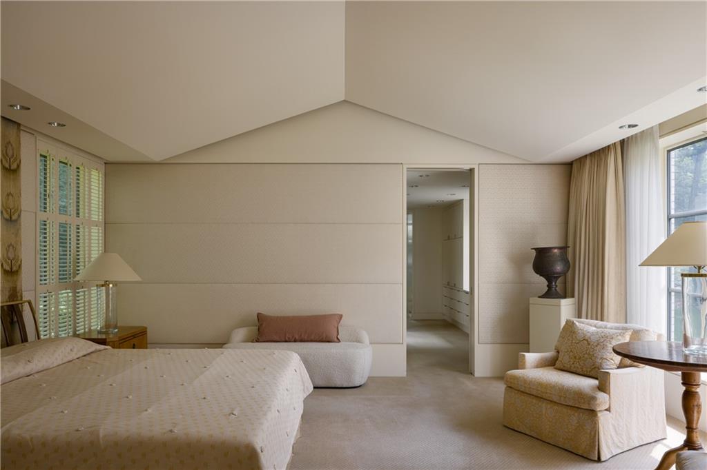 5801 Oakwood Road Mission Hills, KS 66208 - Photo 26 of 33