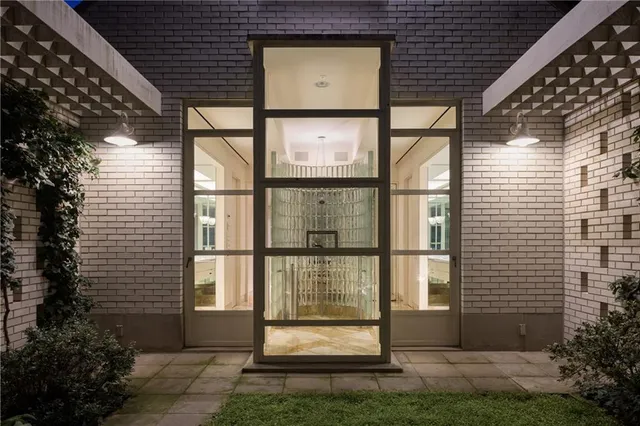 $5,993,000 | 5801 Oakwood Road, Mission Hills, KS 66208