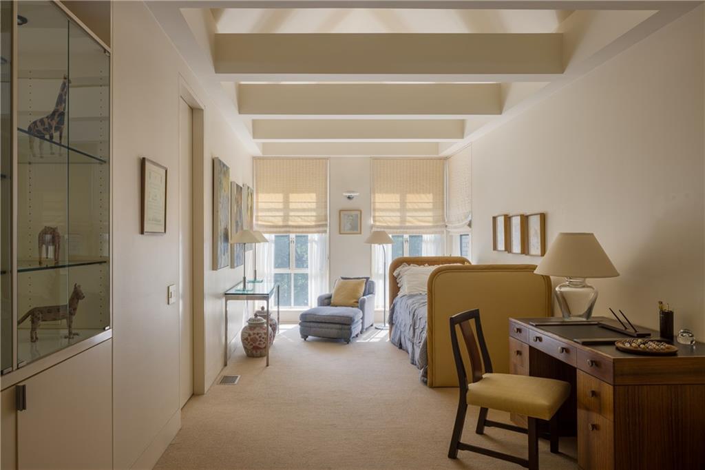 5801 Oakwood Road Mission Hills, KS 66208 - Photo 32 of 40