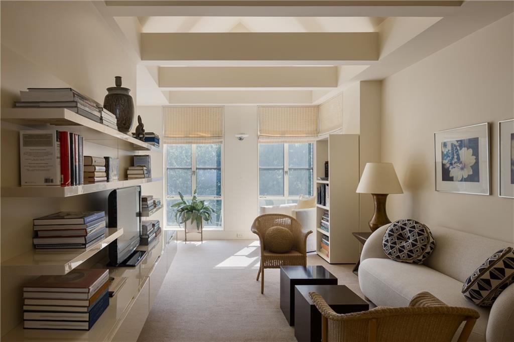 5801 Oakwood Road Mission Hills, KS 66208 - Photo 32 of 33