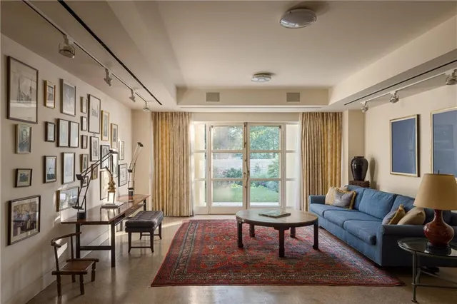 $5,993,000 | 5801 Oakwood Road, Mission Hills, KS 66208