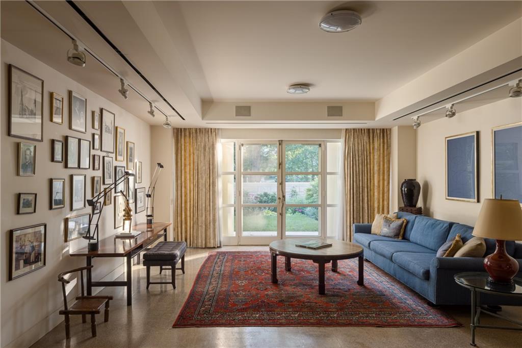 5801 Oakwood Road Mission Hills, KS 66208 - Photo 33 of 33