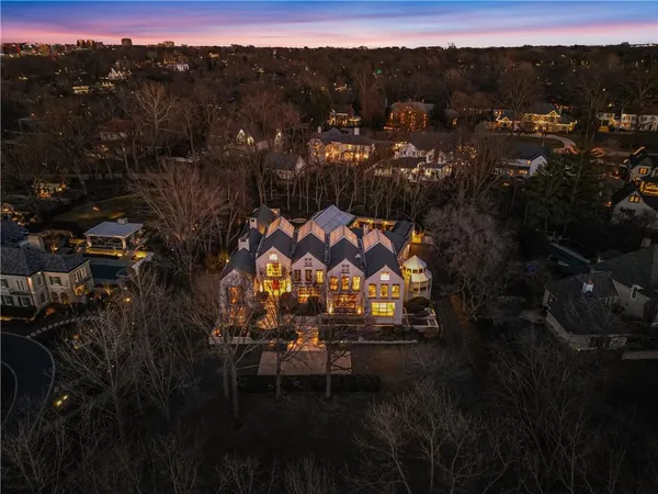 $5,993,000 | 5801 Oakwood Road, Mission Hills, KS 66208