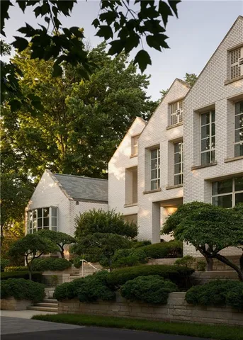 $5,993,000 | 5801 Oakwood Road, Mission Hills, KS 66208