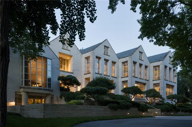 $5,993,000 | 5801 Oakwood Road, Mission Hills, KS 66208