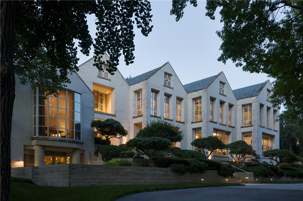 5801 Oakwood Road Mission Hills, KS 66208 - Photo 6 of 40