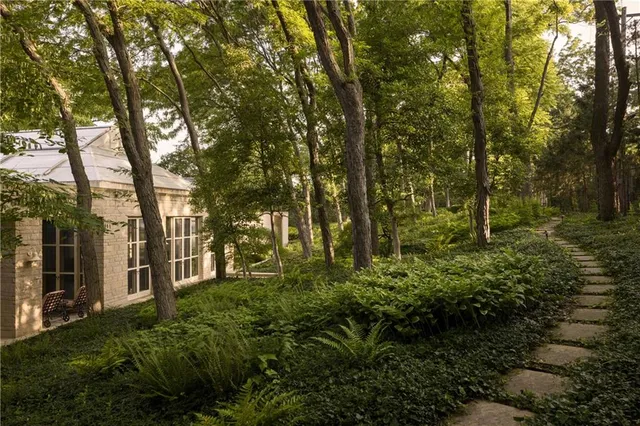 $5,993,000 | 5801 Oakwood Road, Mission Hills, KS 66208