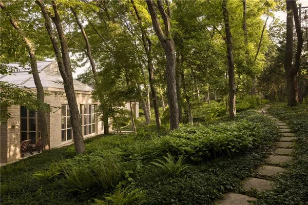 $5,993,000 | 5801 Oakwood Road, Mission Hills, KS 66208