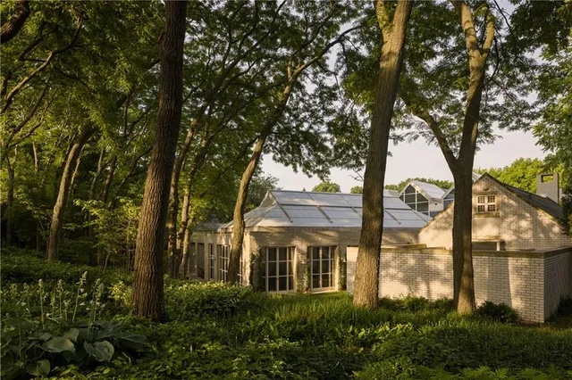 $5,993,000 | 5801 Oakwood Road, Mission Hills, KS 66208