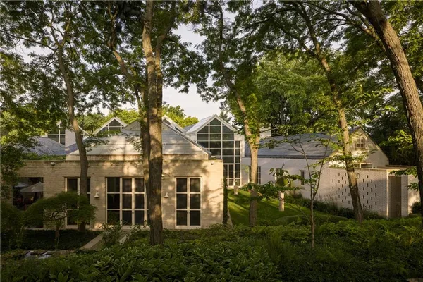 $5,993,000 | 5801 Oakwood Road, Mission Hills, KS 66208