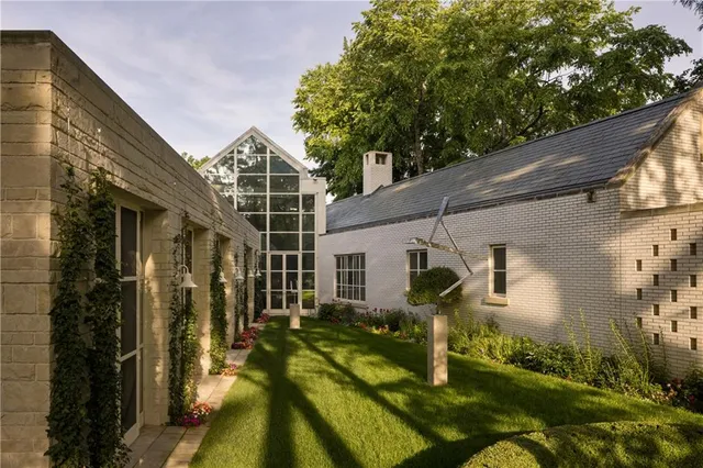 $5,993,000 | 5801 Oakwood Road, Mission Hills, KS 66208