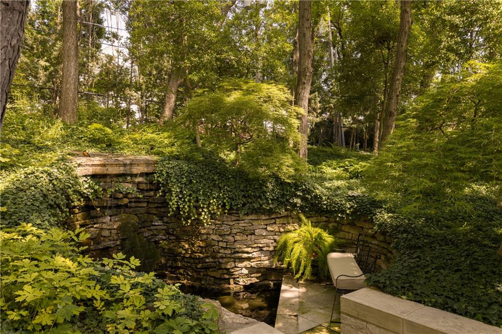 5801 Oakwood Road Mission Hills, KS 66208 - Photo 10 of 33