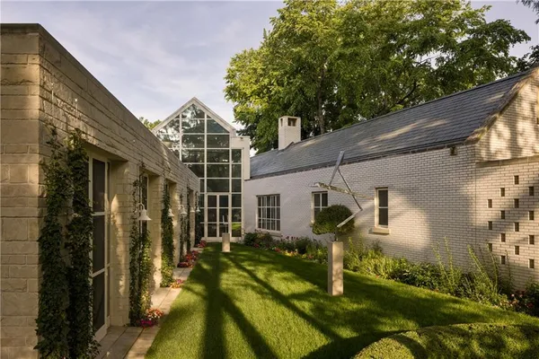 $5,993,000 | 5801 Oakwood Road, Mission Hills, KS 66208