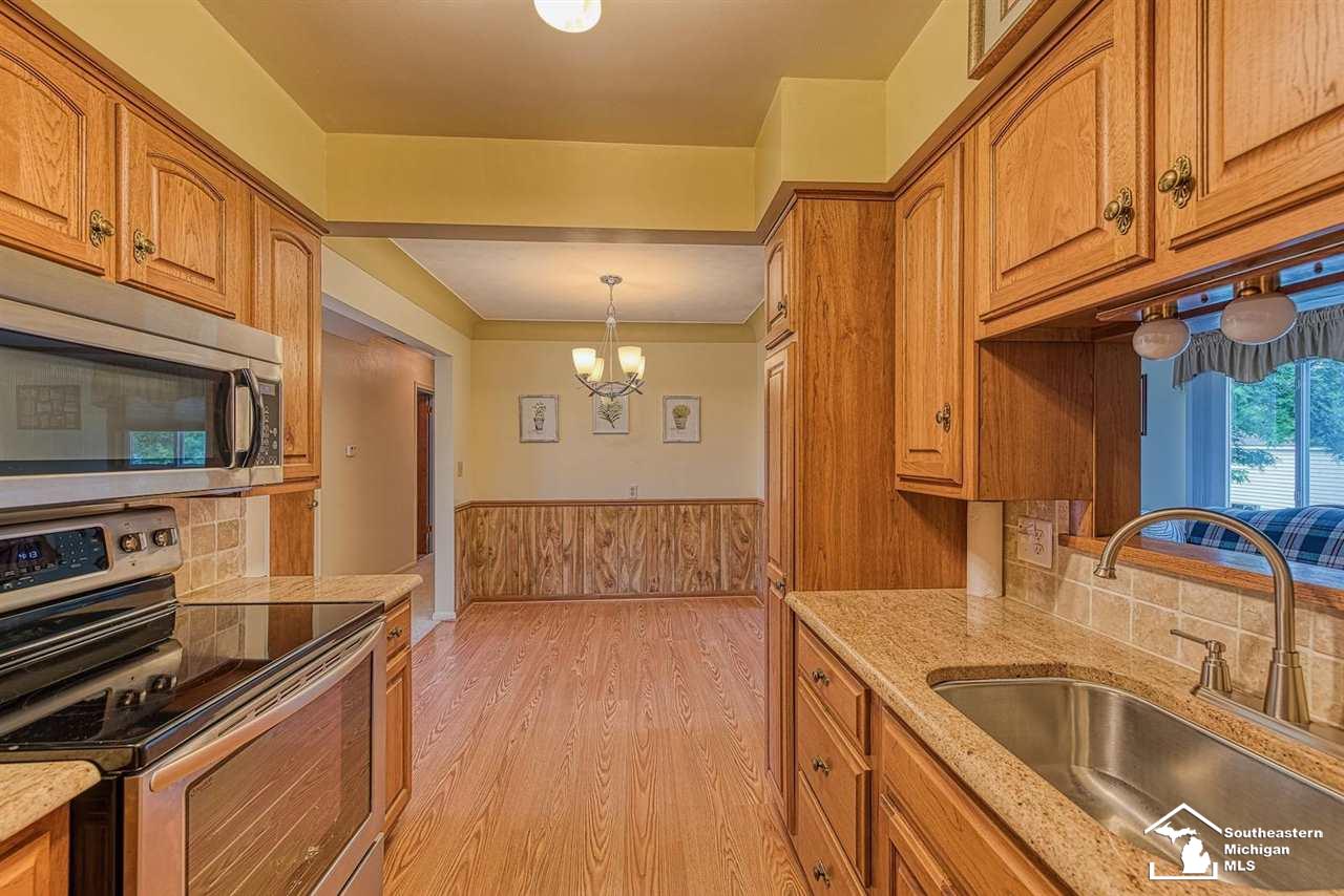 2152 West Rauch Temperance, MI 48182 - Photo 8 of 24