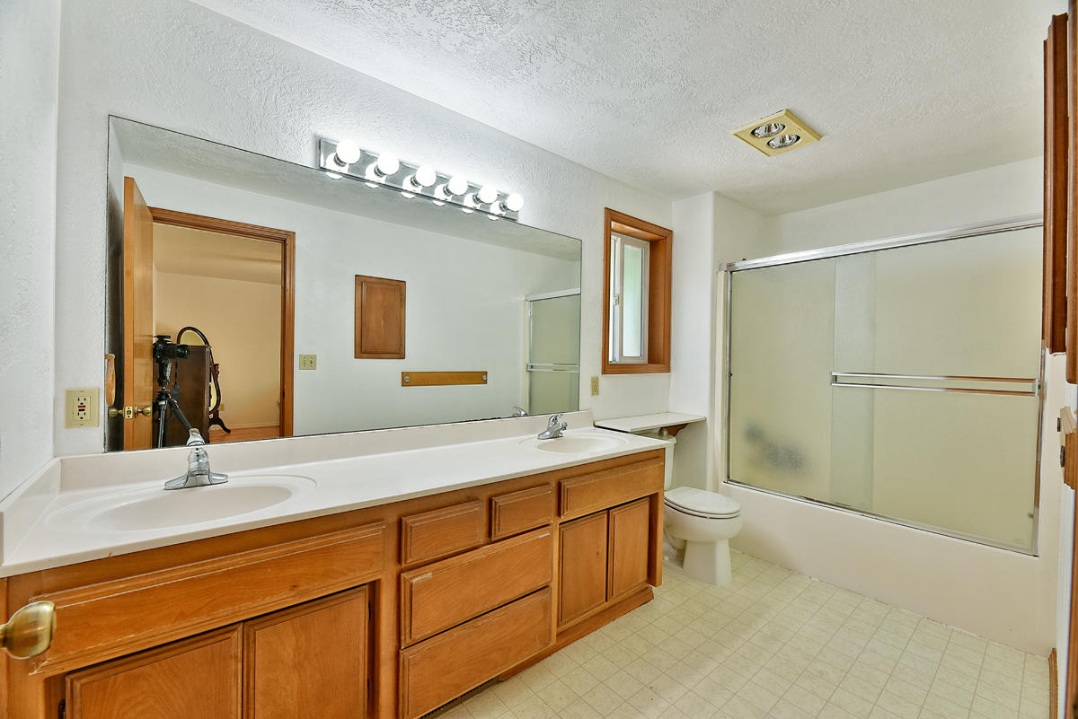 2270 Springbrook Road Medford, OR 97504 - Photo 13 of 36 13