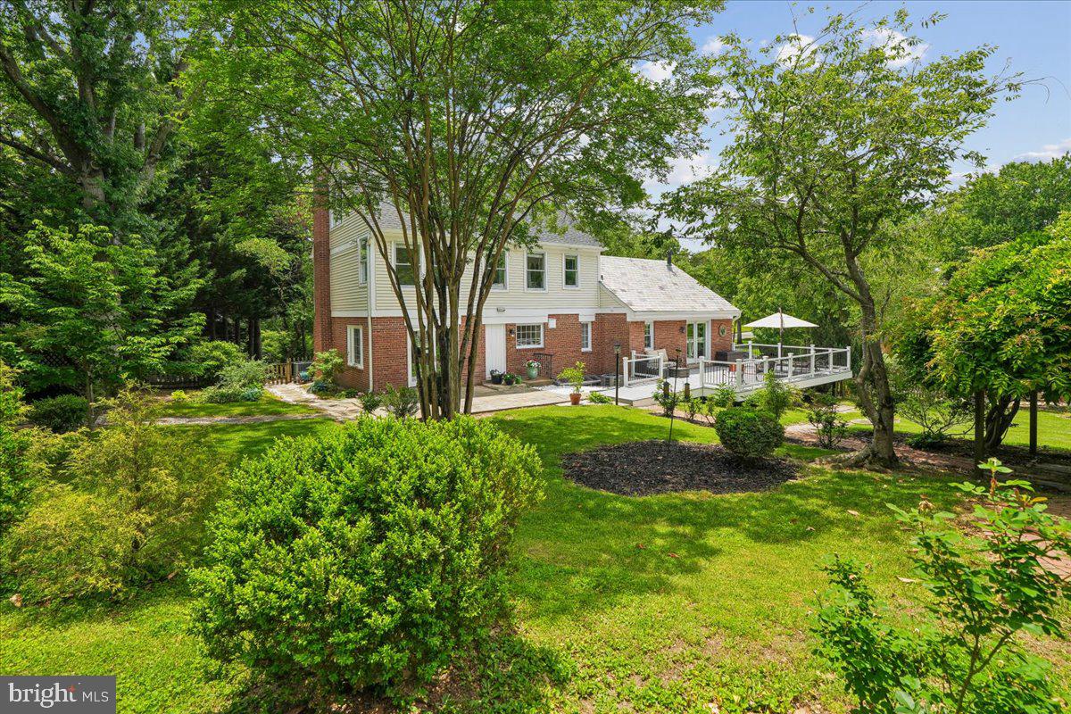 1305 Key Drive Alexandria, VA 22302 - Photo 61 of 64 a front view of a house with yard and green space