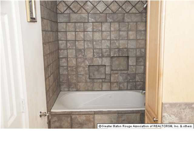 14818 Colonel Allen Court Baton Rouge, LA 70816 - Photo 12 of 16 Gallery Image 12