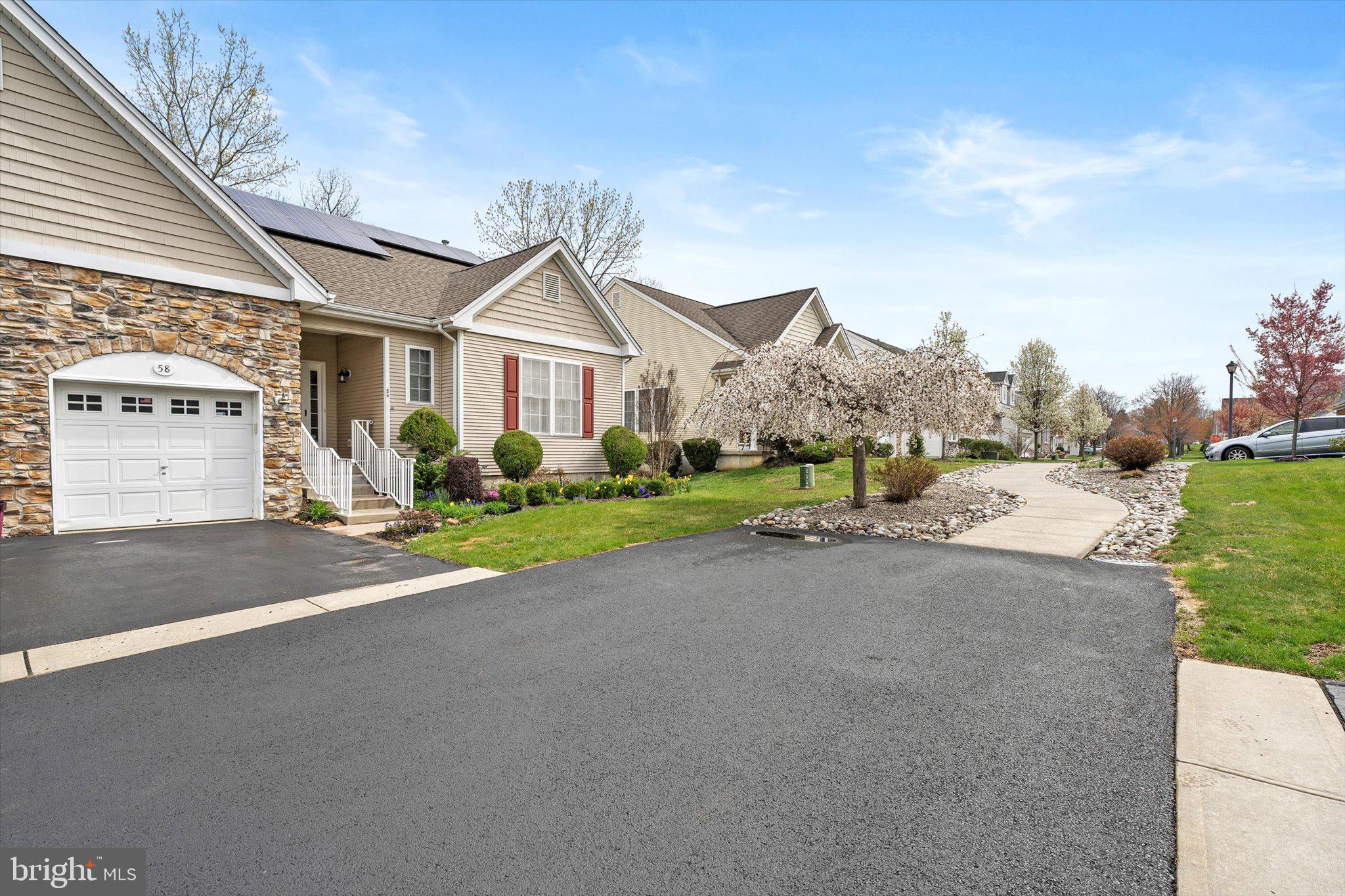 58 Goldfinch Drive Hamilton, NJ 08690 - Photo 3 of 35