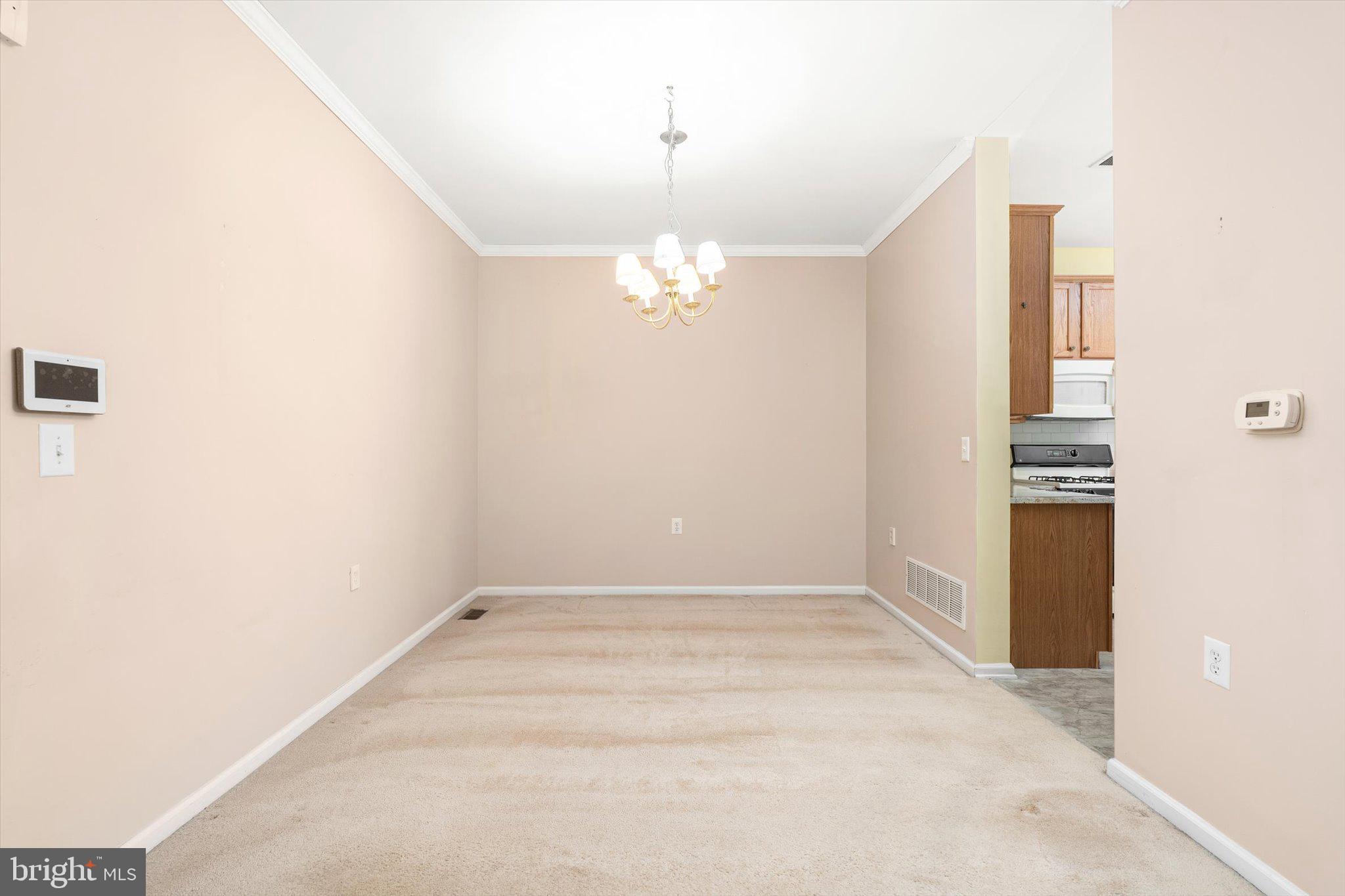 58 Goldfinch Drive Hamilton, NJ 08690 - Photo 9 of 35