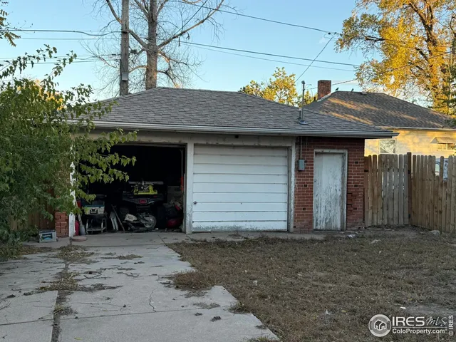 a house view with a backyard space