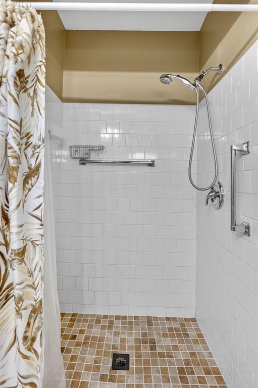 14 Strathmore Boulevard, Unit 14 Sarasota, FL 34233 - Photo 21 of 42 a bathroom with a shower