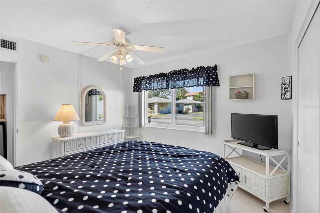 14 Strathmore Boulevard, Unit 14 Sarasota, FL 34233 - Photo 25 of 42 a bedroom with bed and flat screen tv