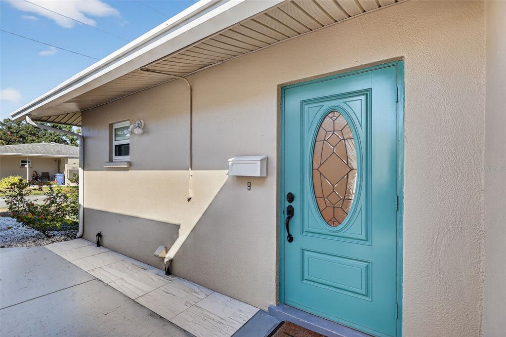 14 Strathmore Boulevard, Unit 14 Sarasota, FL 34233 - Photo 4 of 42 a view of livingroom with furniture