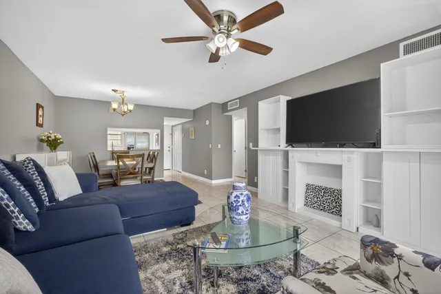 $1,800 | 12001 Poinciana Boulevard, Unit 204, Royal Palm Beach, FL 33411