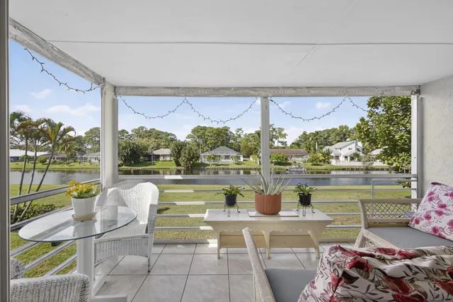 $1,800 | 12001 Poinciana Boulevard, Unit 204, Royal Palm Beach, FL 33411