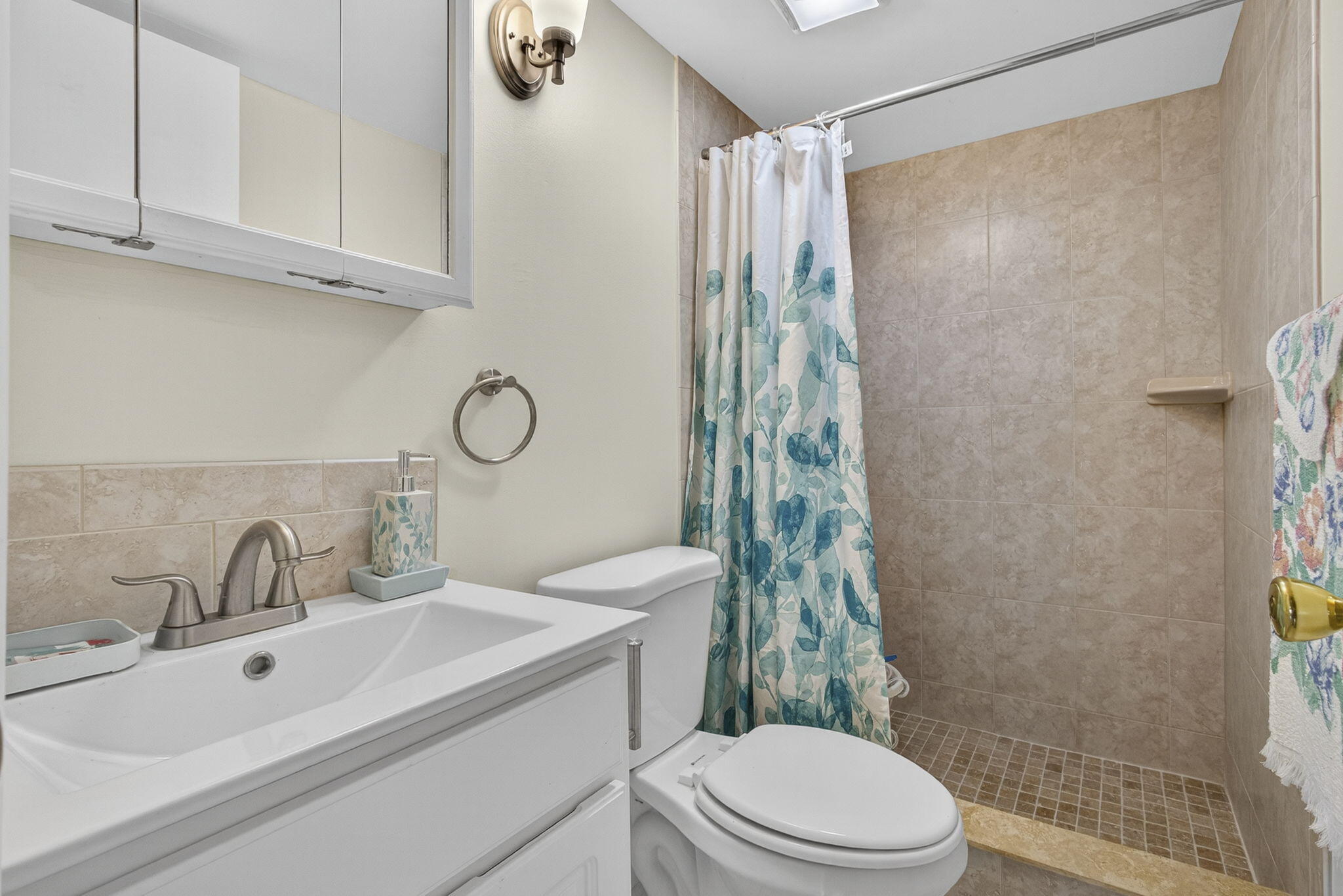 12001 Poinciana Boulevard, Unit 204 Royal Palm Beach, FL 33411 - Photo 28 of 42 Bathroom