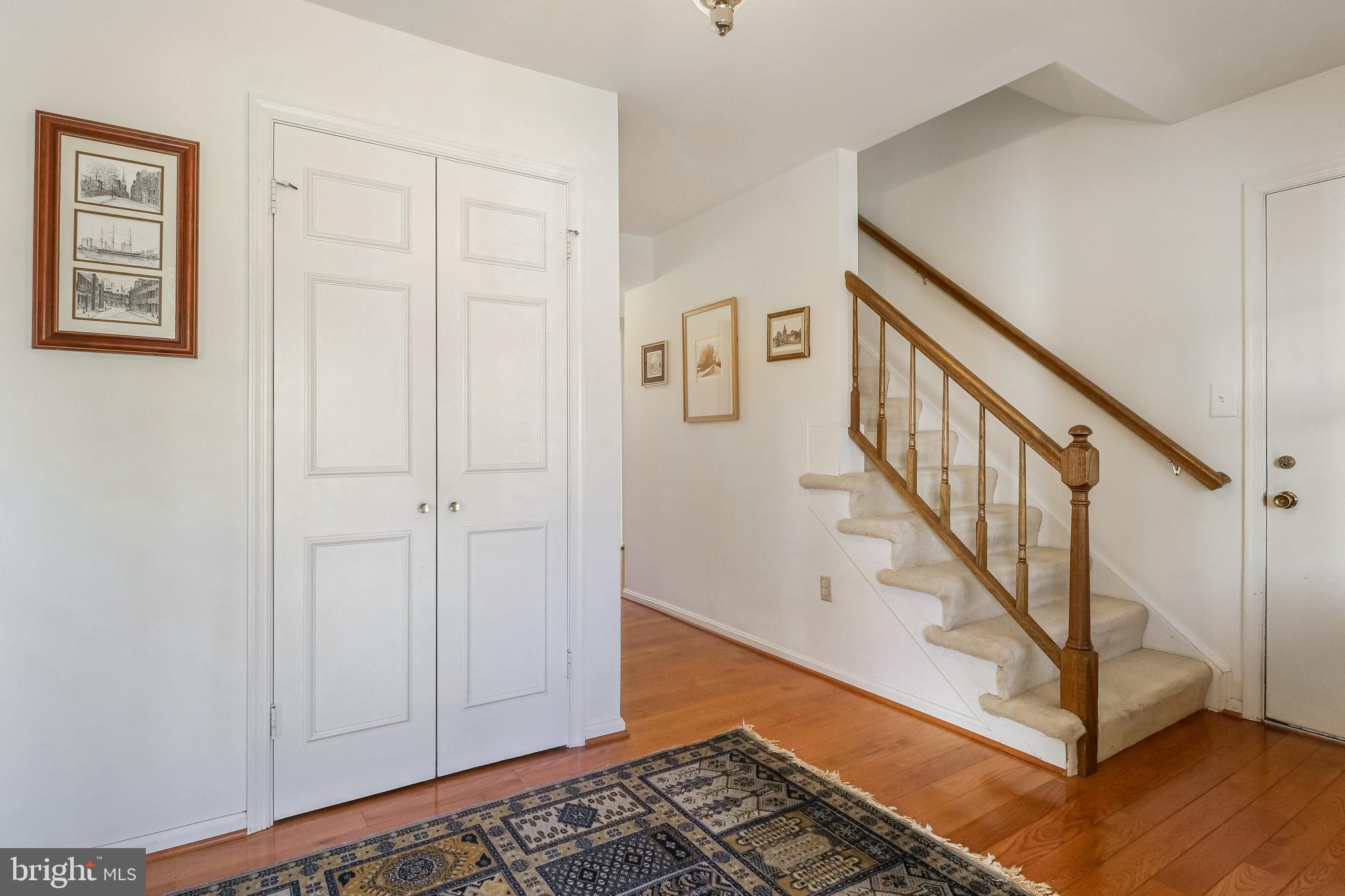 8993 Shadowlake Way Springfield, VA 22153 - Photo 3 of 57 Open the front door into this large foyer.