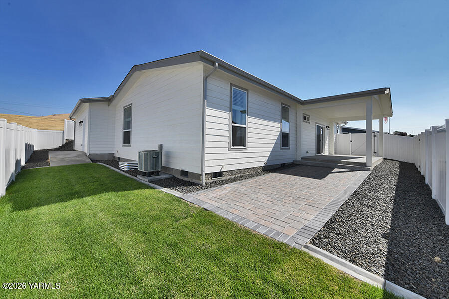 200 Bridle Way, Unit 156 Yakima, WA 98901 - Photo 5 of 8 a front view of house with yard