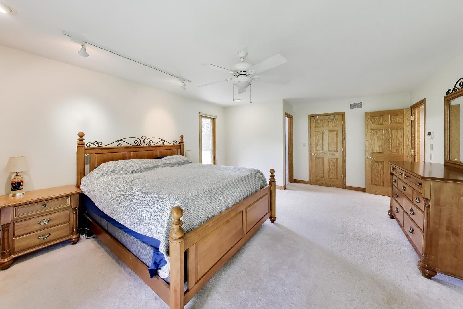 1104 Nottingham Lane Elgin, IL 60120 - Photo 22 of 59