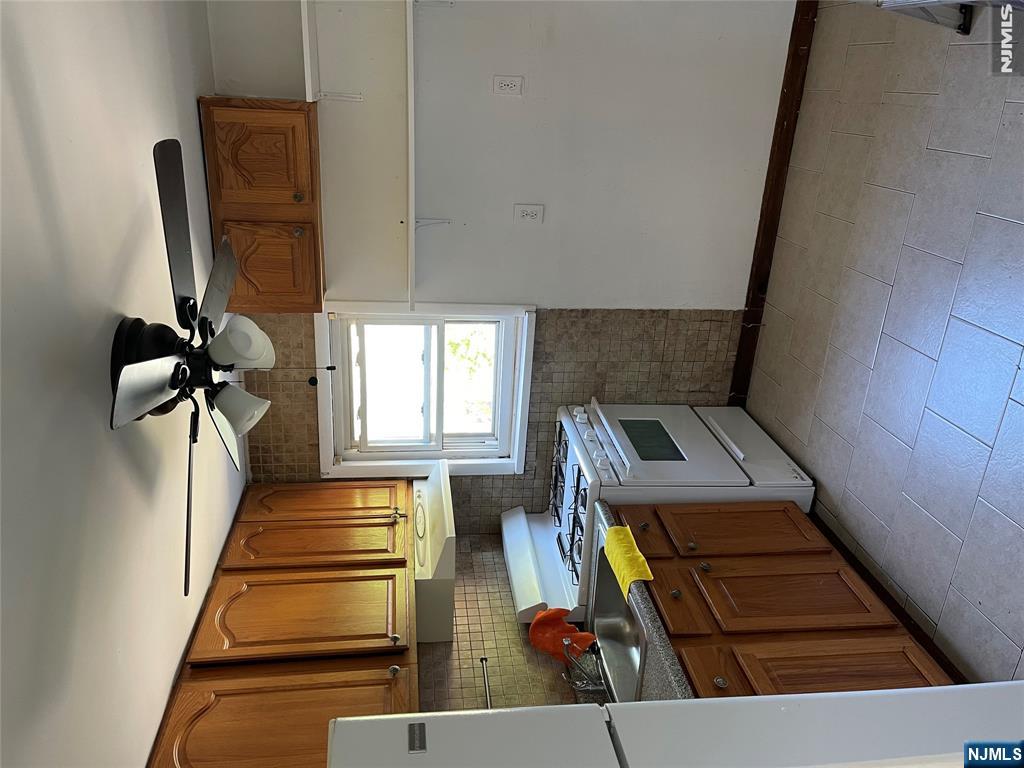 39 Hackensack Avenue Ridgefield Park, NJ 07660 - Photo 3 of 8