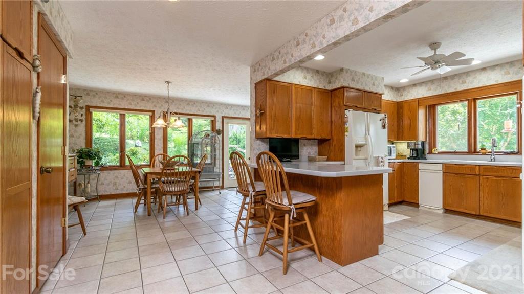 404 Browning Road, Unit 5 Hendersonville, NC 28791 - Photo 14 of 48 Gallery Image 14