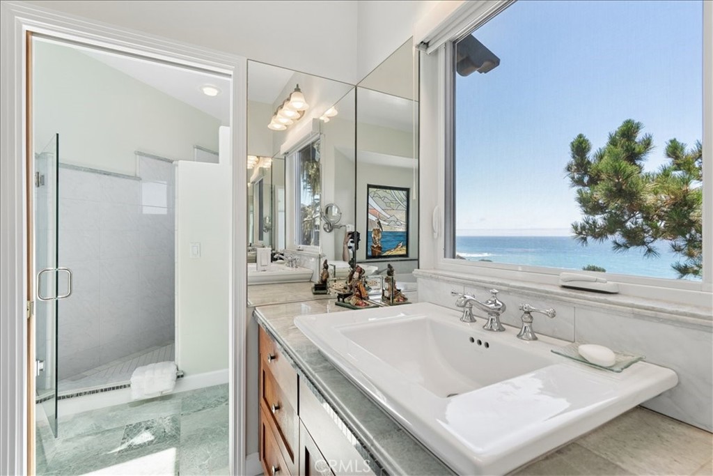 380 Huntington Road Cambria, CA 93428 - Photo 23 of 75 Bath in main suite.