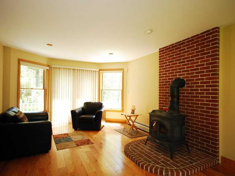 38 Old Shipyard Road Yarmouth, ME 04096 - Photo 3 of 34 Den/Family/Great Room.