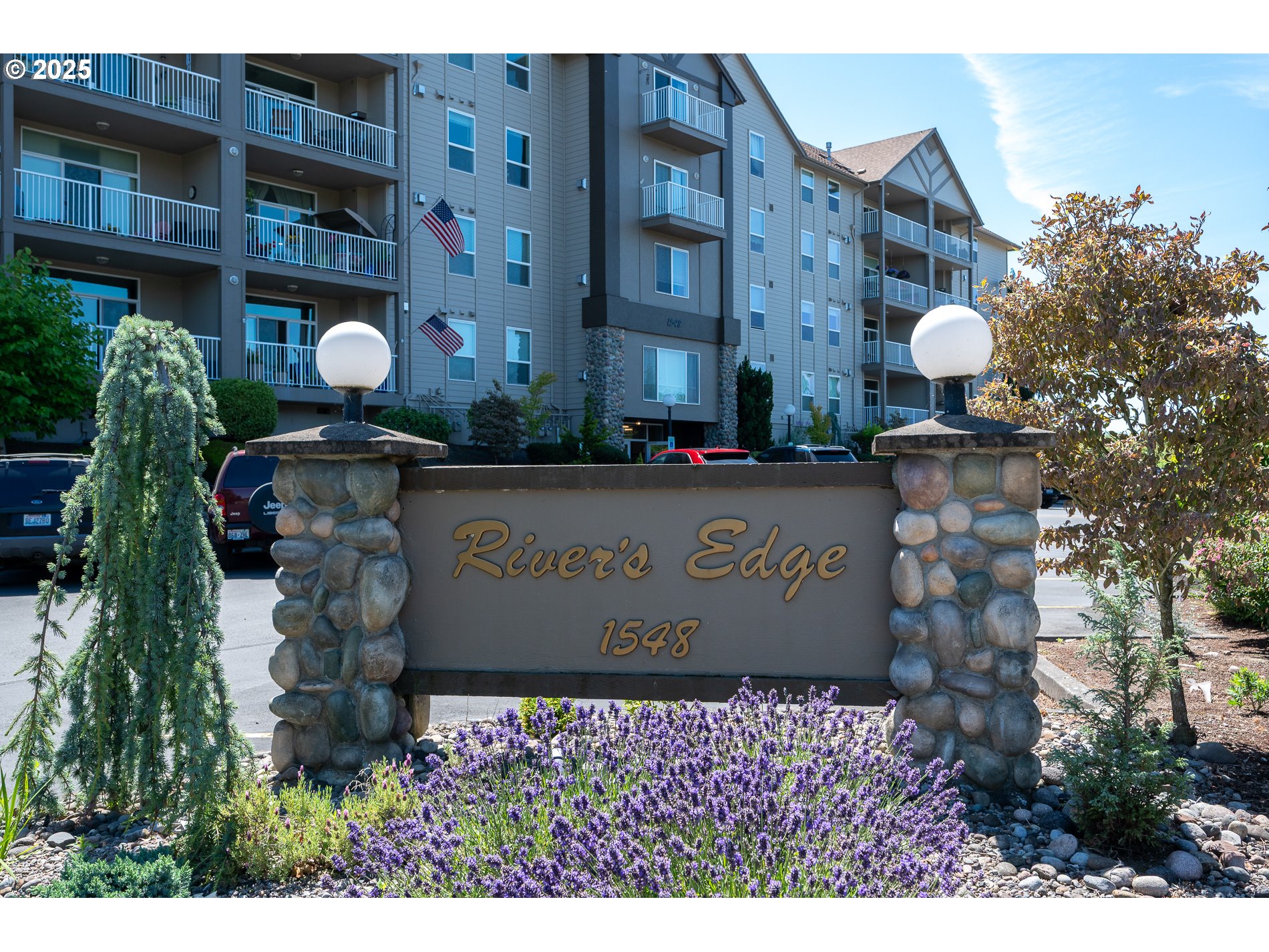 1548 River Road, Unit 401 Longview, WA 98632 - Photo 12 of 34 a front view of a building with garden and flowers