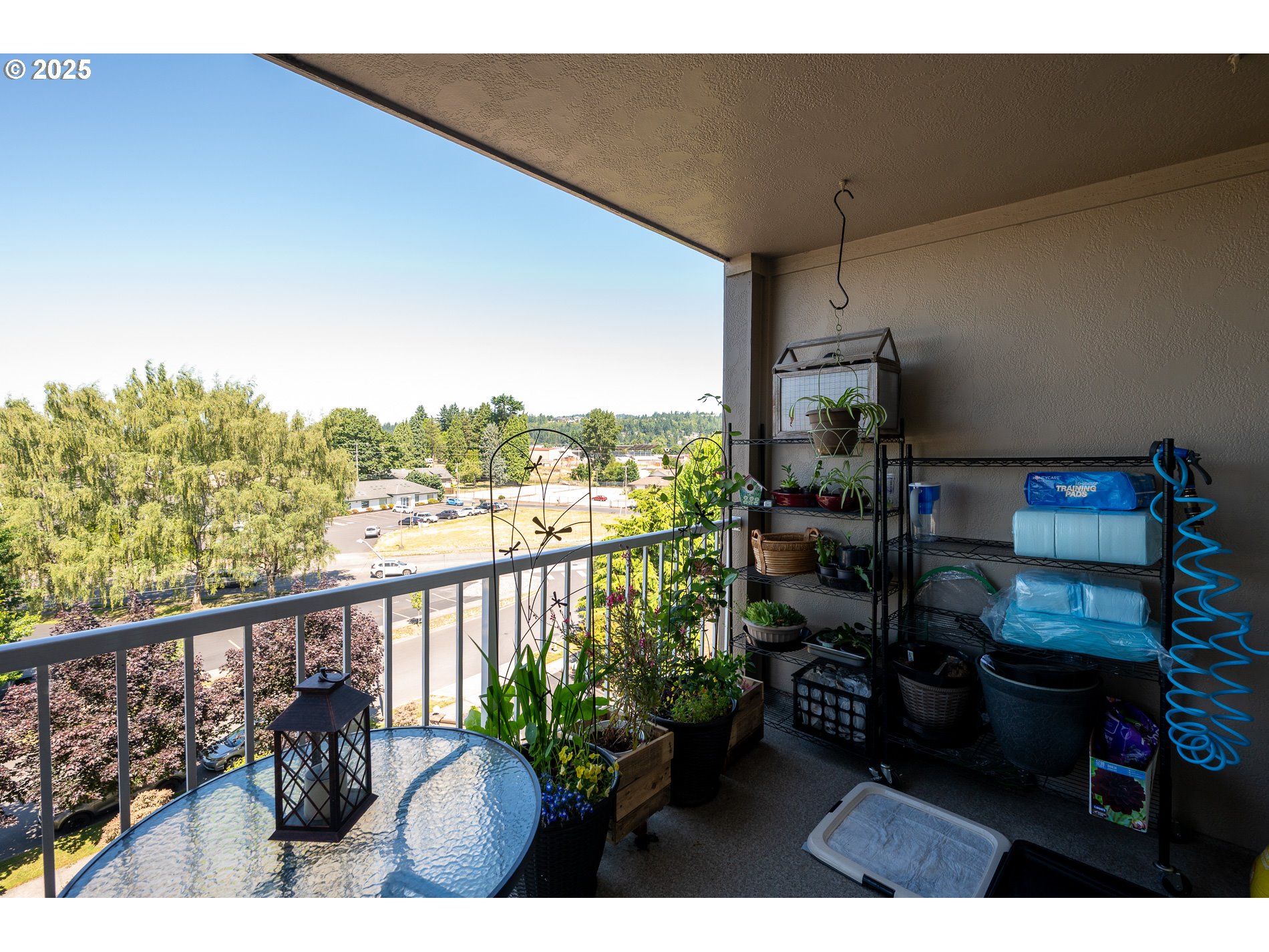 1548 River Road, Unit 401 Longview, WA 98632 - Photo 17 of 34 a view of balcony with furniture