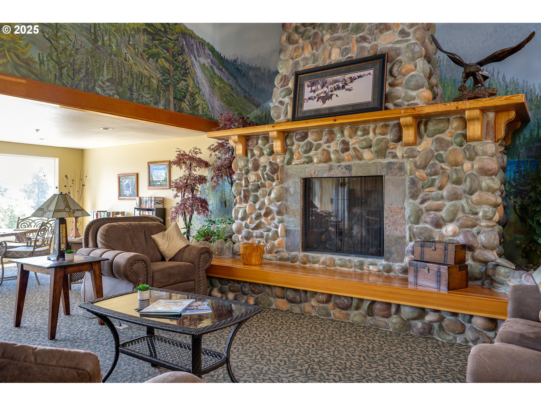 1548 River Road, Unit 401 Longview, WA 98632 - Photo 25 of 34 a living room with furniture a flat screen tv and a fireplace
