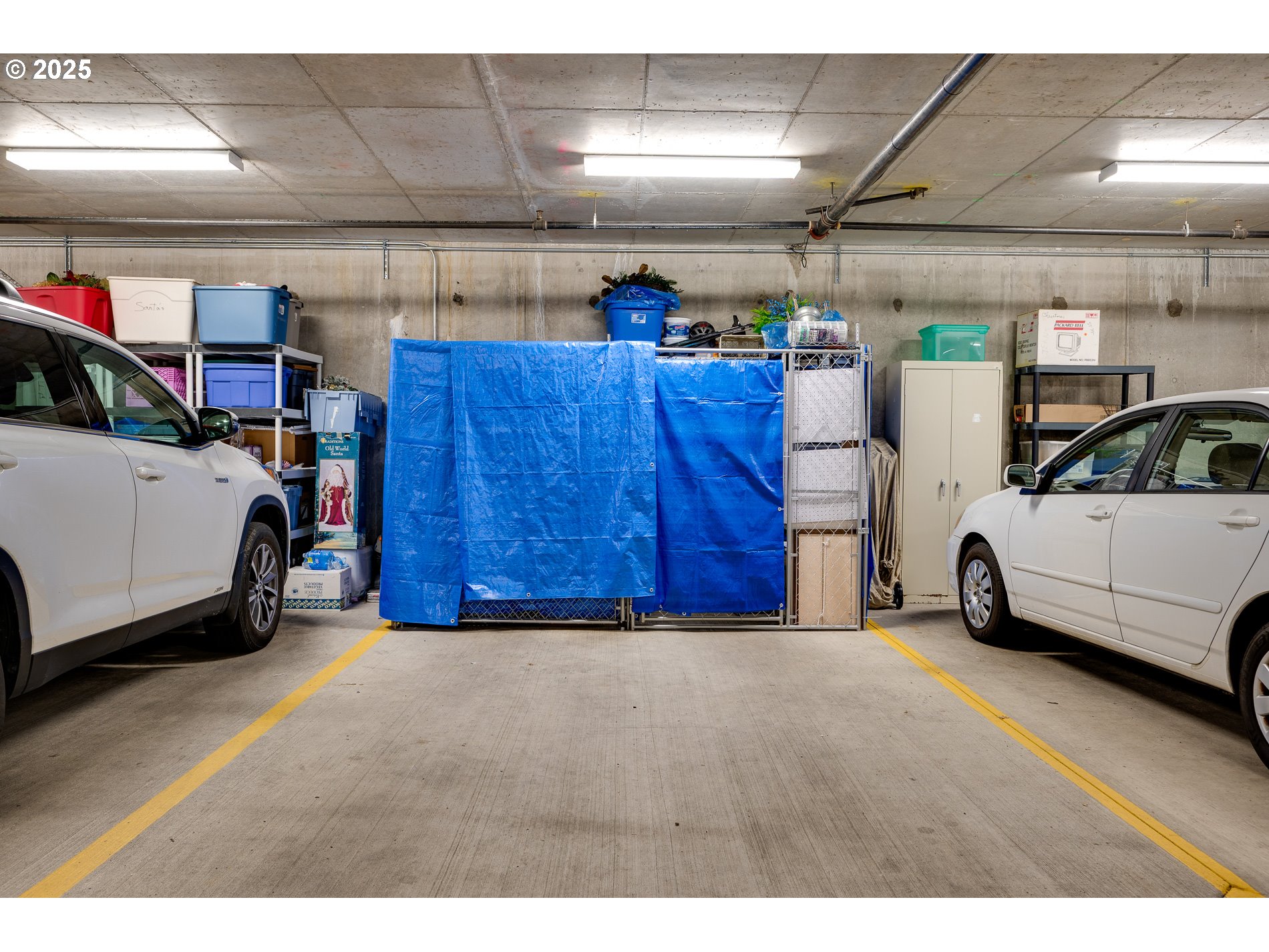 1548 River Road, Unit 401 Longview, WA 98632 - Photo 28 of 34 a view of parking garage with cars