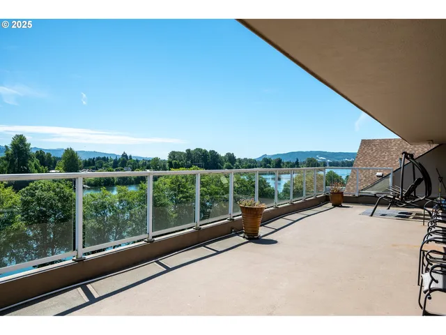 a view of a roof deck with wooden floor and fence