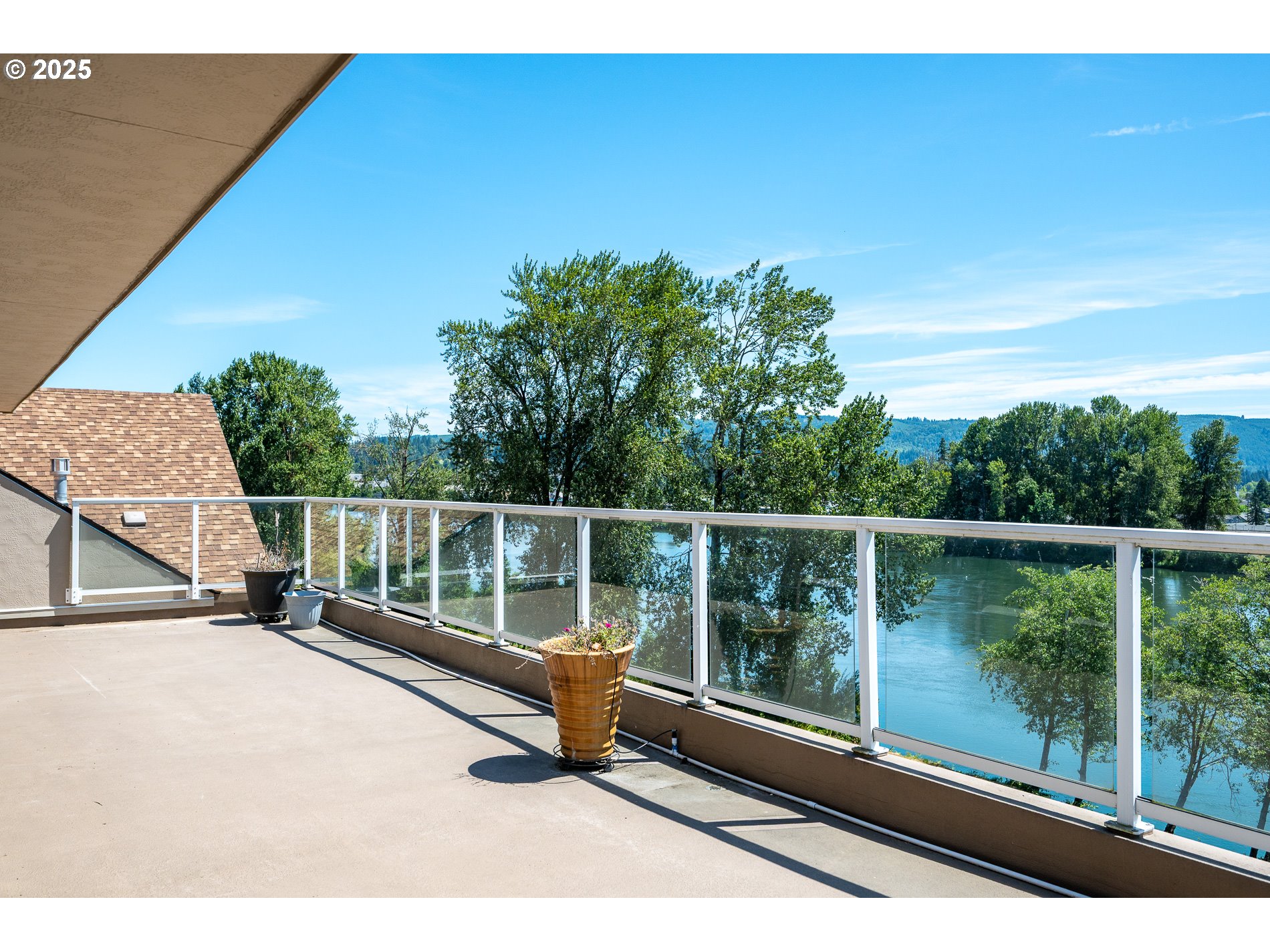 1548 River Road, Unit 401 Longview, WA 98632 - Photo 31 of 34 a view of a roof deck with wooden floor and fence