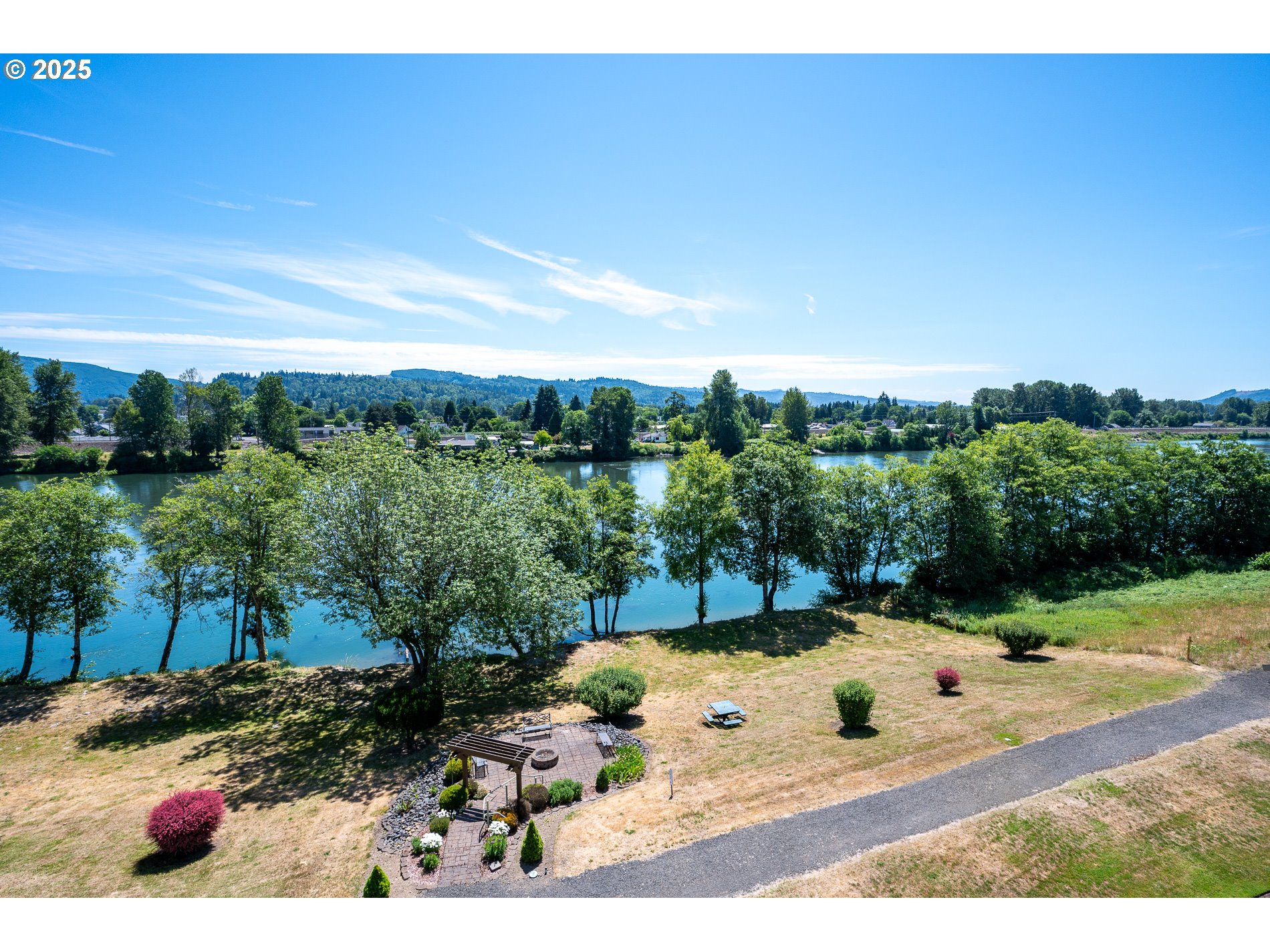1548 River Road, Unit 401 Longview, WA 98632 - Photo 32 of 34 a view of a outdoor space