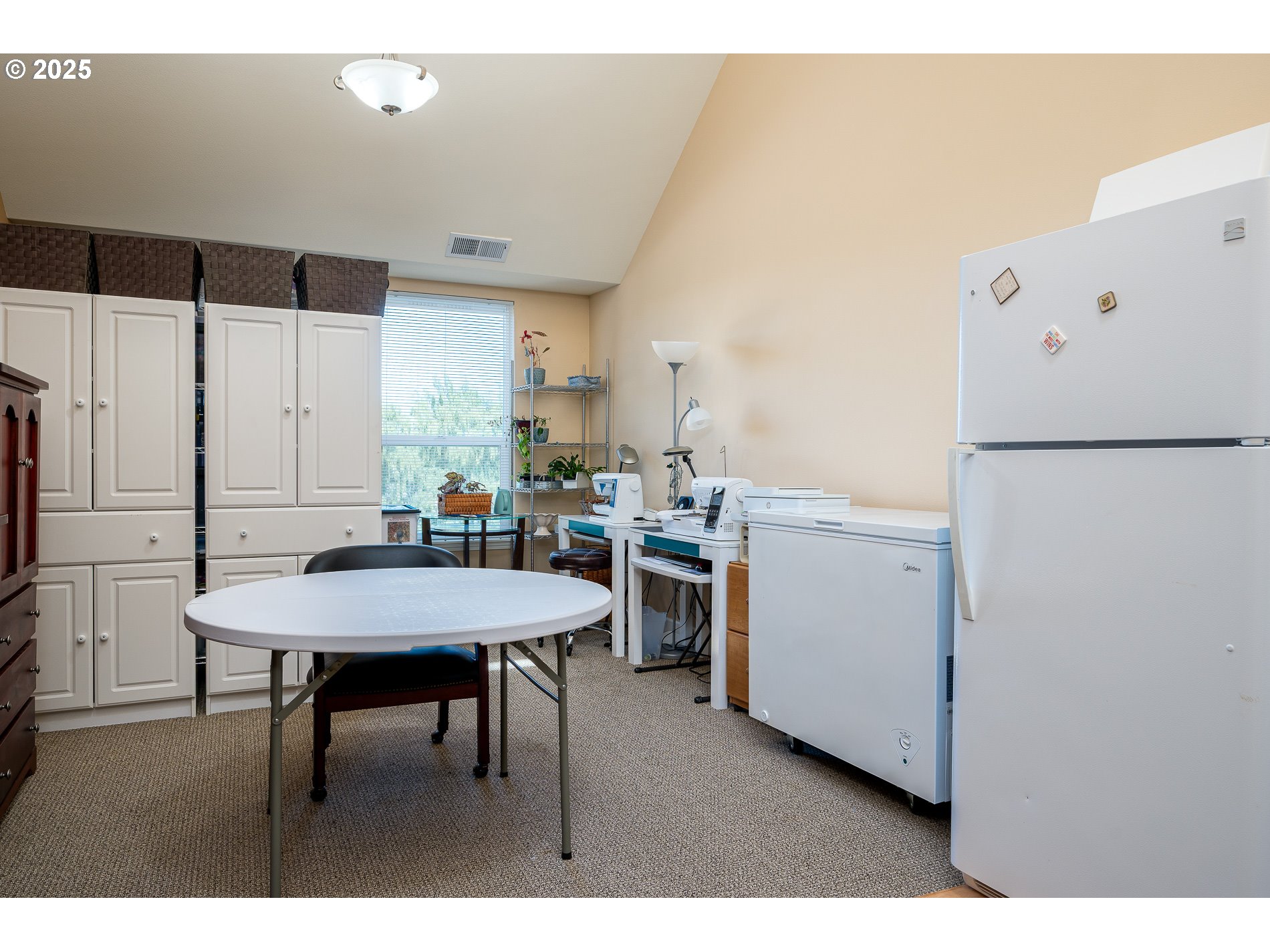 1548 River Road, Unit 401 Longview, WA 98632 - Photo 6 of 34 a kitchen with a refrigerator a stove a sink a dining table and chairs