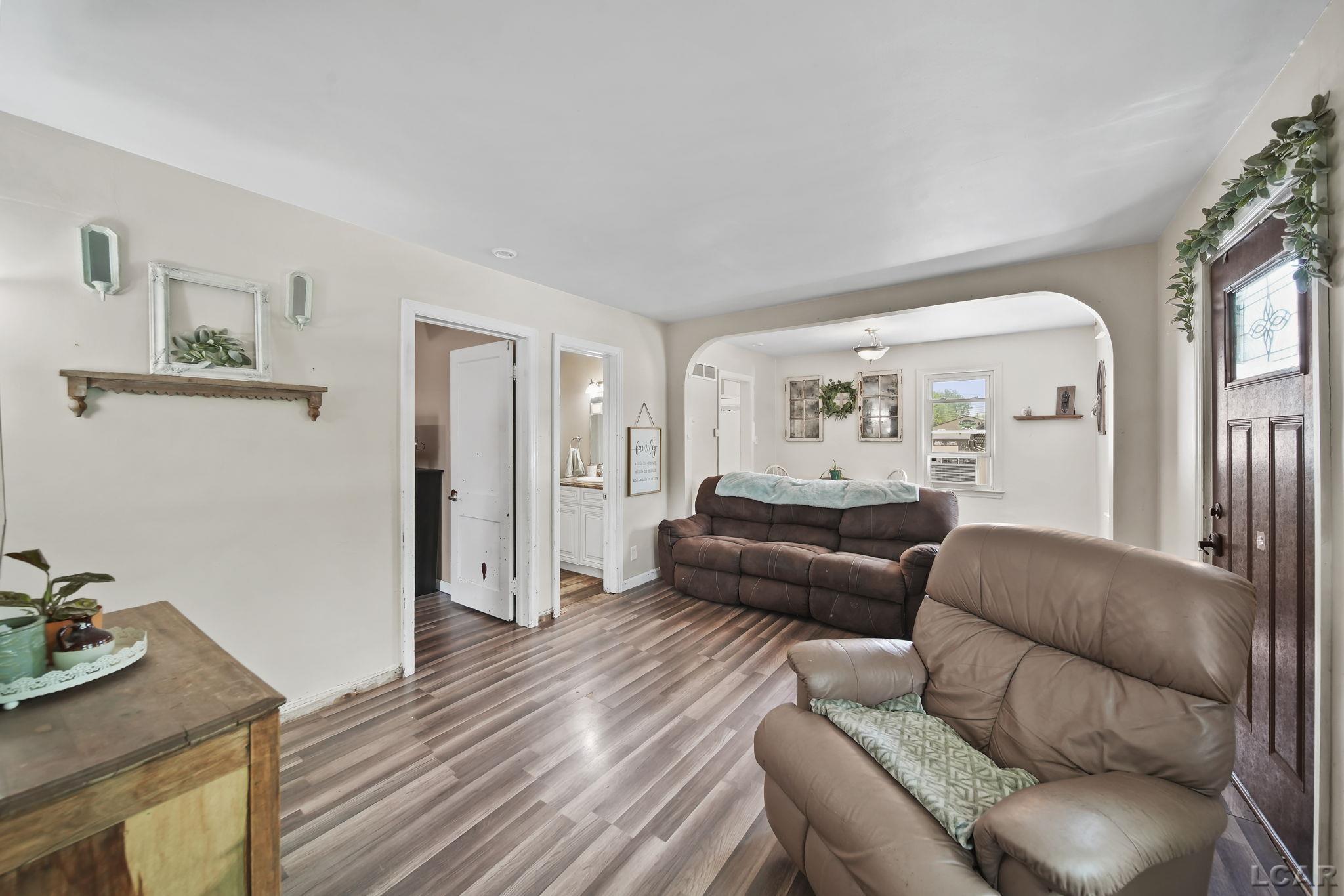 1028 Loren Road Adrian, MI 49221 - Photo 10 of 39 50177810-616b9c9f-19a6-4148-bc47-3362c0225f60.JPG
