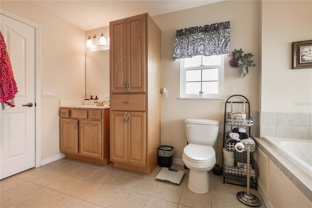 7290 Northeast 106 Terrace Bronson, FL 32621 - Photo 37 of 40 a bathroom with a toilet sink and tub