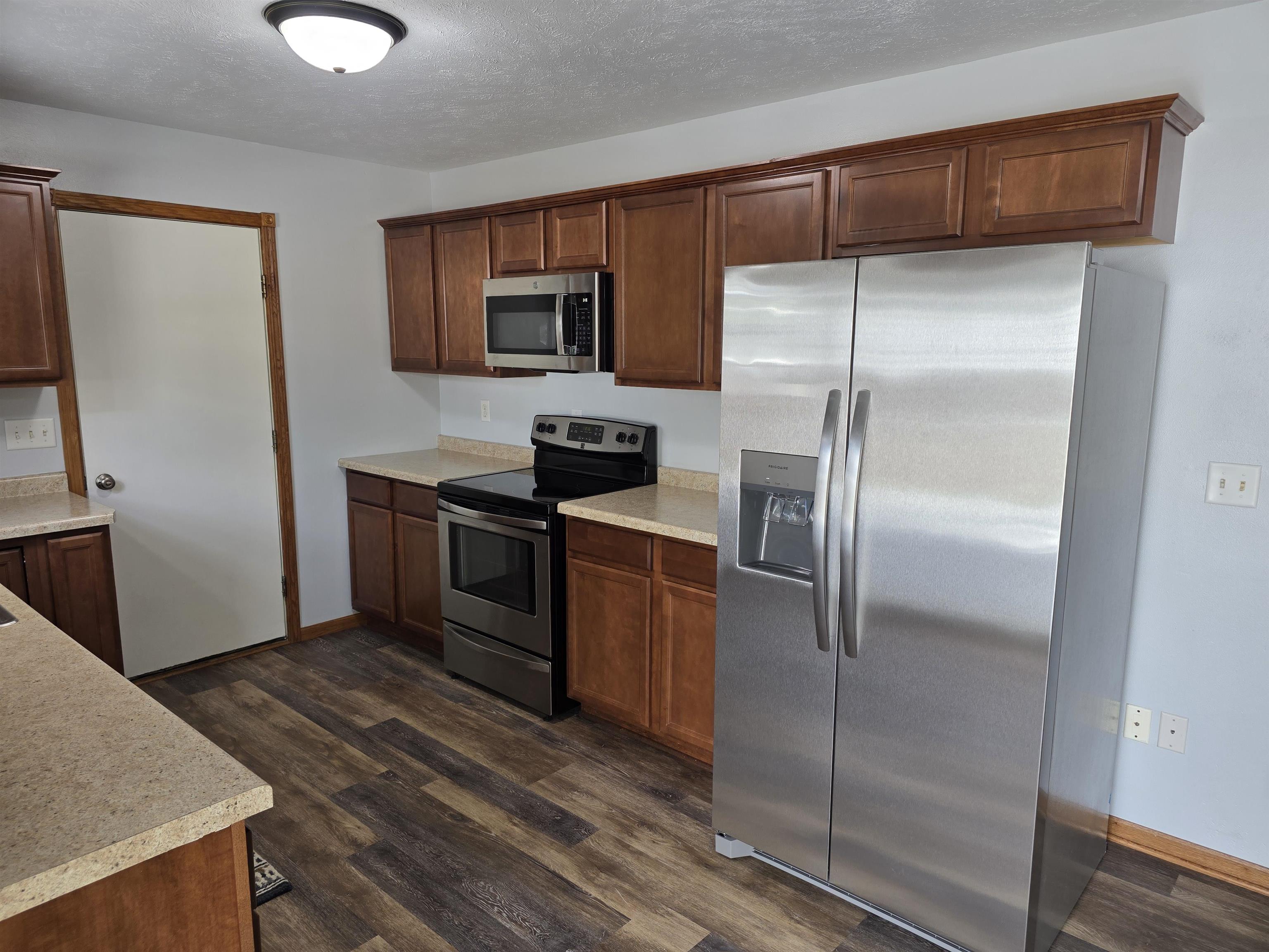 2221 Alongi Lane Beloit, WI 53511 - Photo 7 of 33