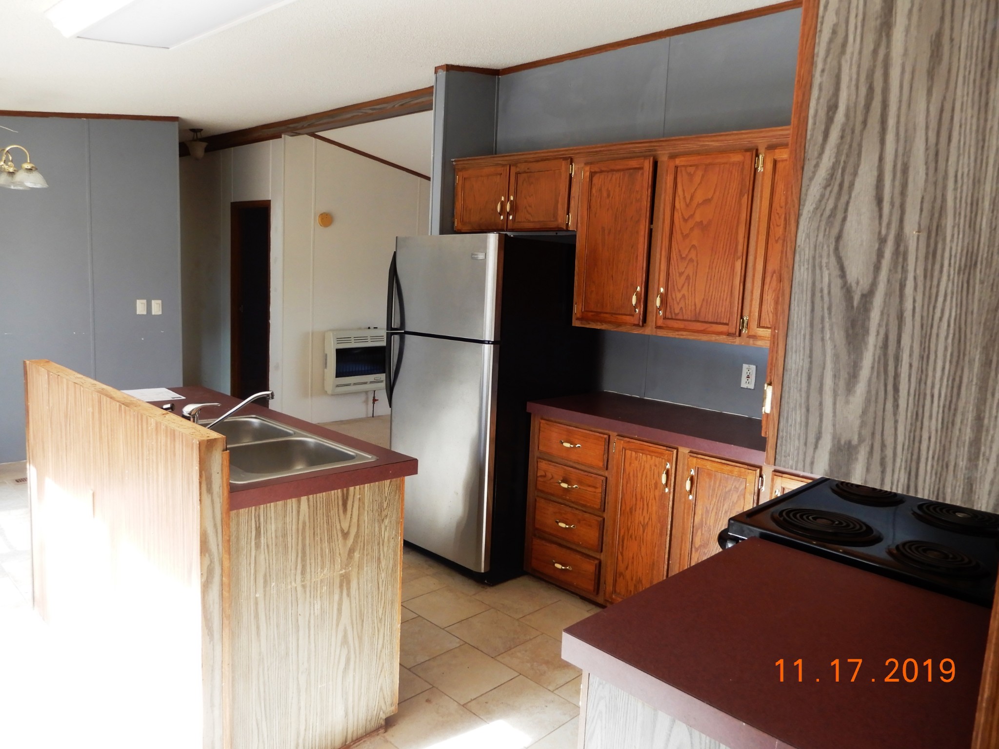10408 Wilder Point Road Bon Aqua, TN 37025 - Photo 7 of 27 a kitchen with stainless steel appliances granite countertop a refrigerator and a stove