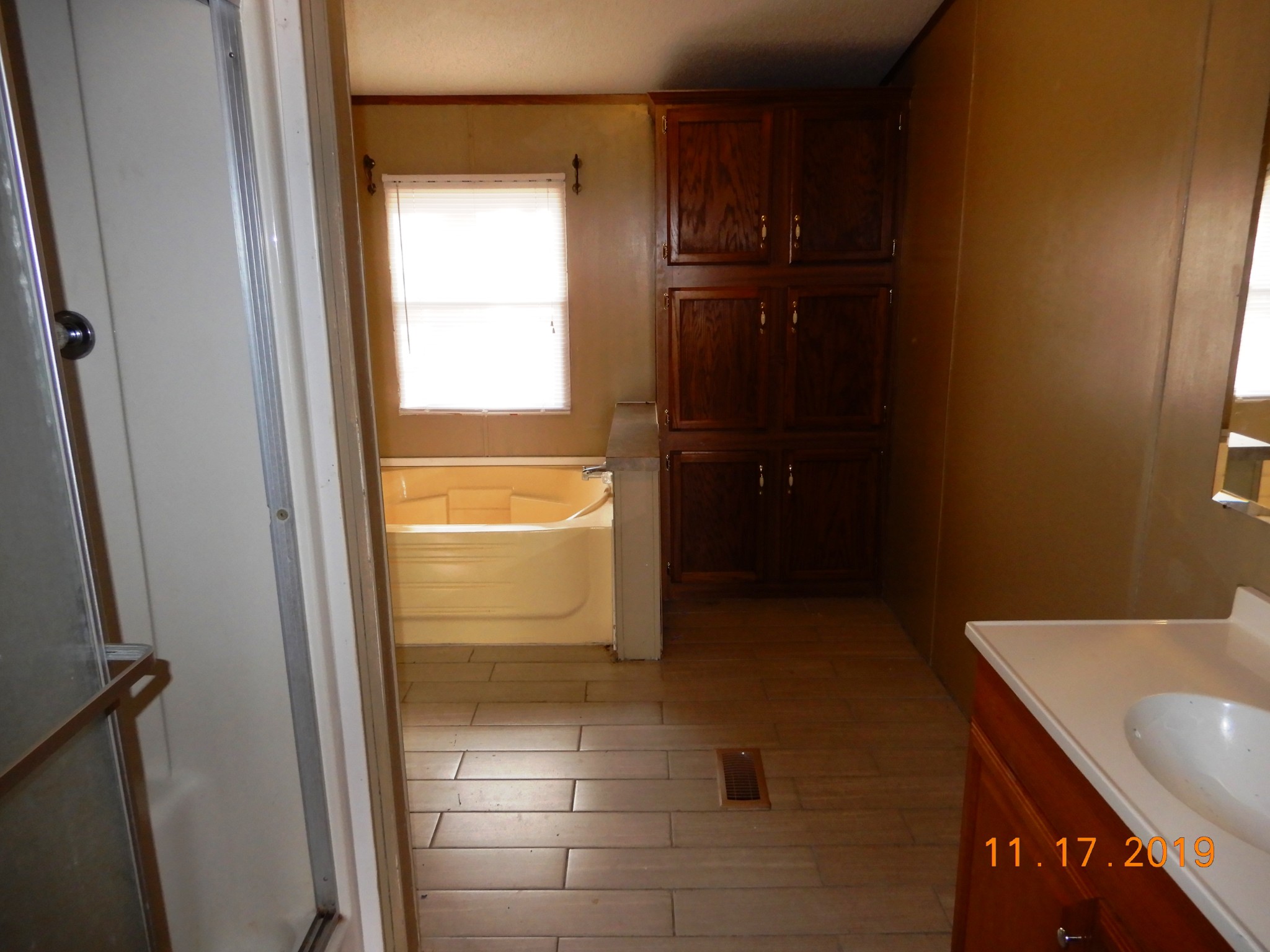 10408 Wilder Point Road Bon Aqua, TN 37025 - Photo 9 of 27 a bathroom with a sink